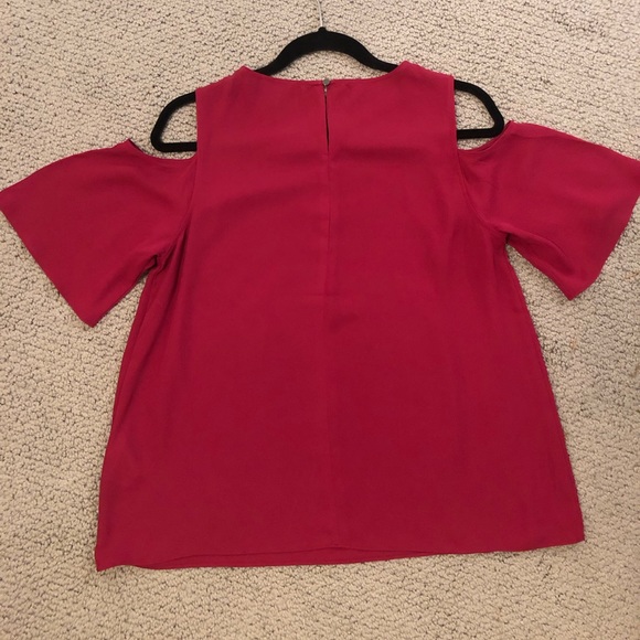 EUC Banana Republic cold shoulder top size small - Picture 4 of 5